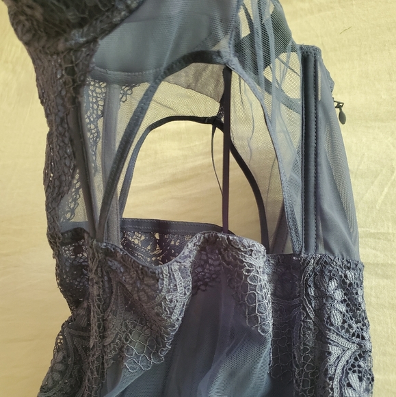 Victoria's secret garter slip - Picture 10 of 13